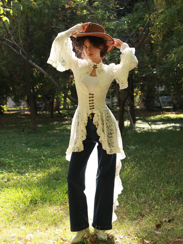 Robe victorienne blanche en dentelle à manches gigot des années 1980