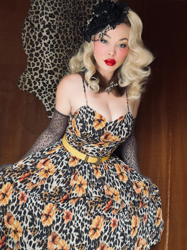 [Prévente] Robe en dentelle en léopard et papillons années 1950