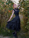 [Prévente] Robe noire à volants en organza Wednesday Halloween des années 1950