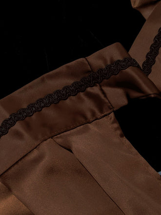 Robe marron en velours et tablier plissé en satin années 1950