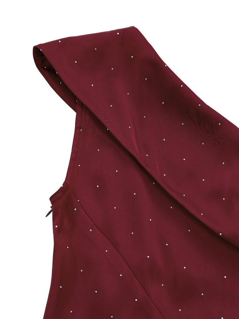 Robe bordeaux en satin et strass épaules dénudées années 1960