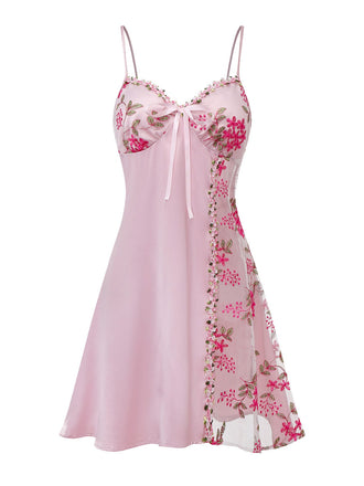 [Pré-vente] Robe nuisette rose en satin brodé à fleurs des années 1950