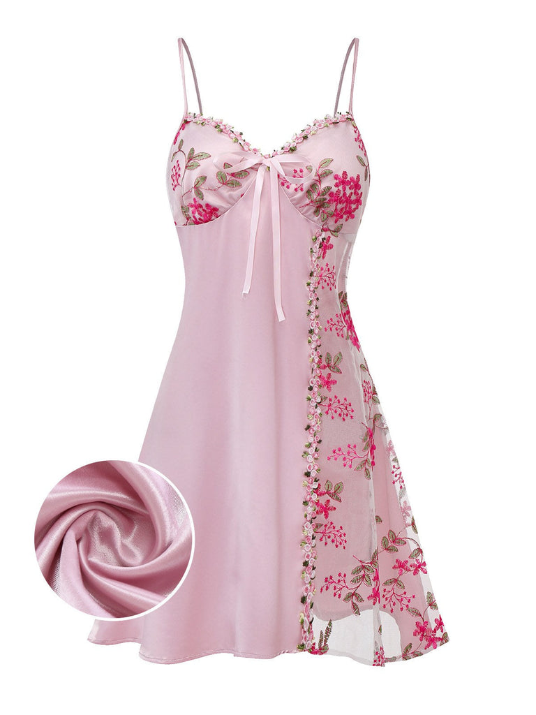[Pré-vente] Robe nuisette rose en satin brodé à fleurs des années 1950