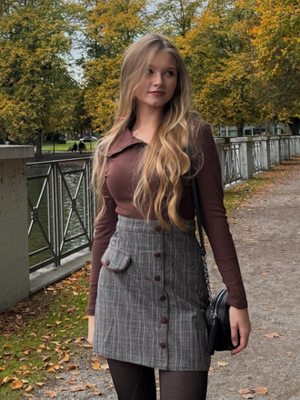 Robe Marron Tricotée À Carreaux Col Asymétrique Années 1970