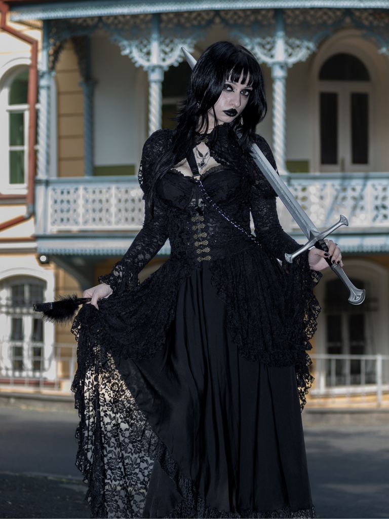 Robe victorienne noire en dentelle à manches gigot des années 1980
