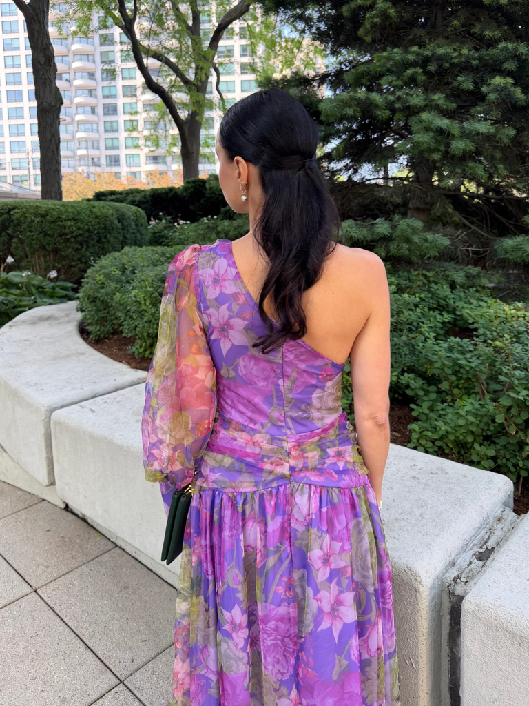 Robe de soirée violette une épaule en résille ornée de fleurs 3D années 1930
