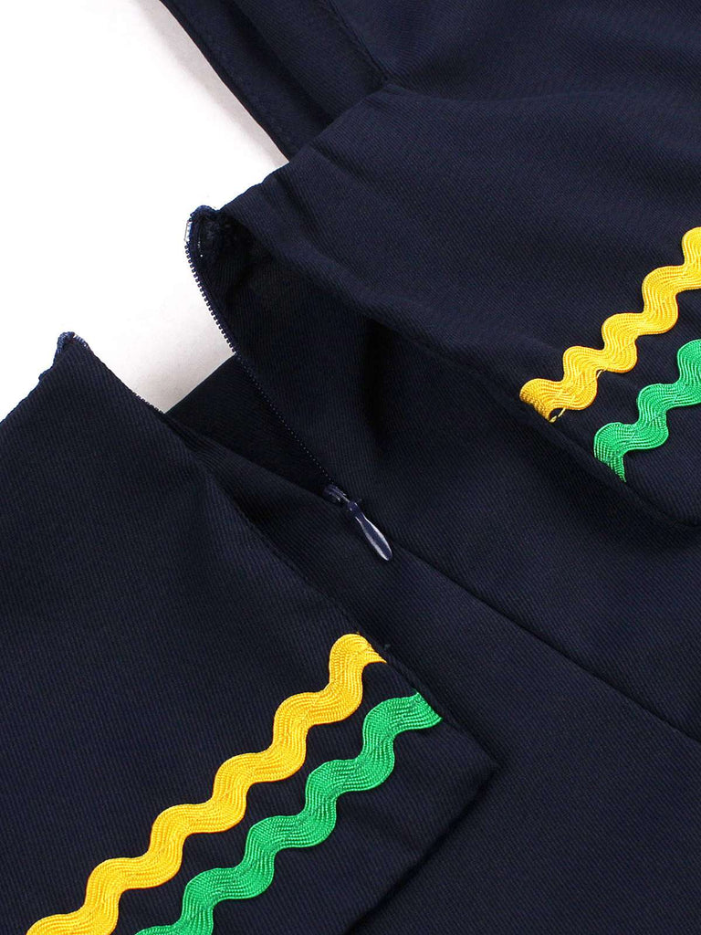 Robe sans manches à rayures ondulées bleu marine col carré années 1950