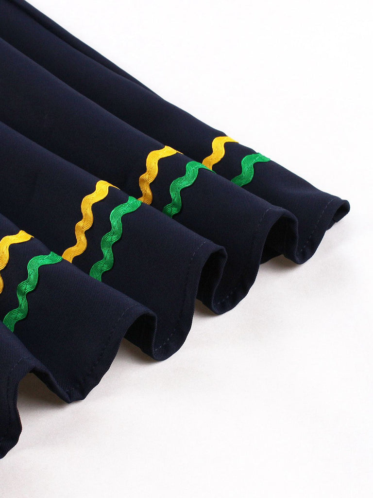 Robe sans manches à rayures ondulées bleu marine col carré années 1950