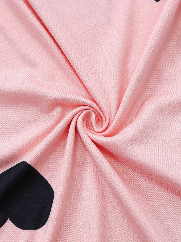 Robe moulante rose à col rond et motif cœur années 60