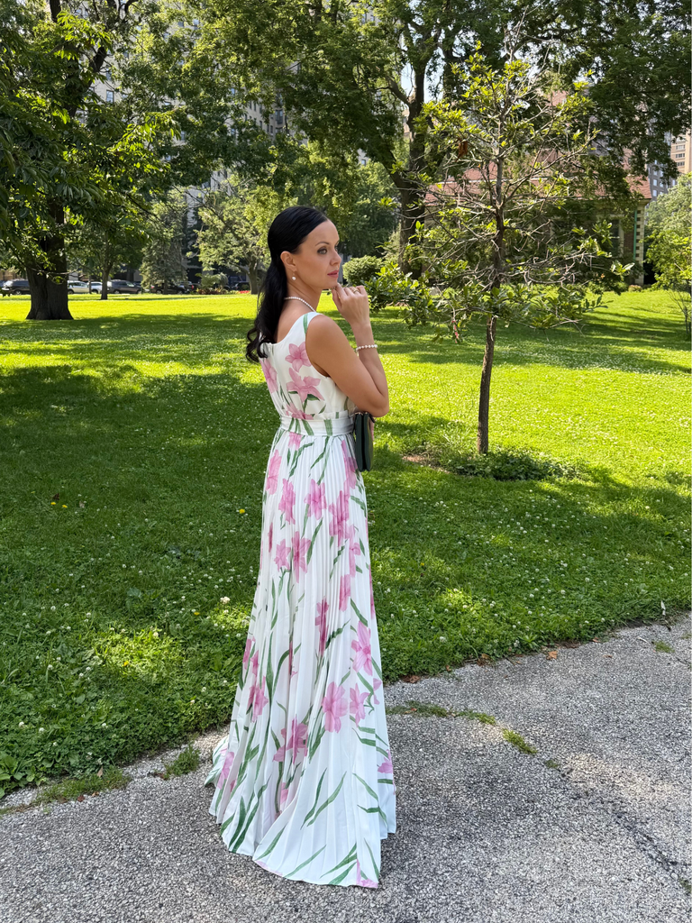 Robe longue blanche sans manches à col rond et imprimé floral années 1930
