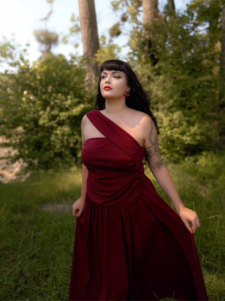 Robe cache-cœur asymétrique épaule et froncée la taille années 1930