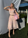 Robe rose floral décolleté cœur avec nœud années 50