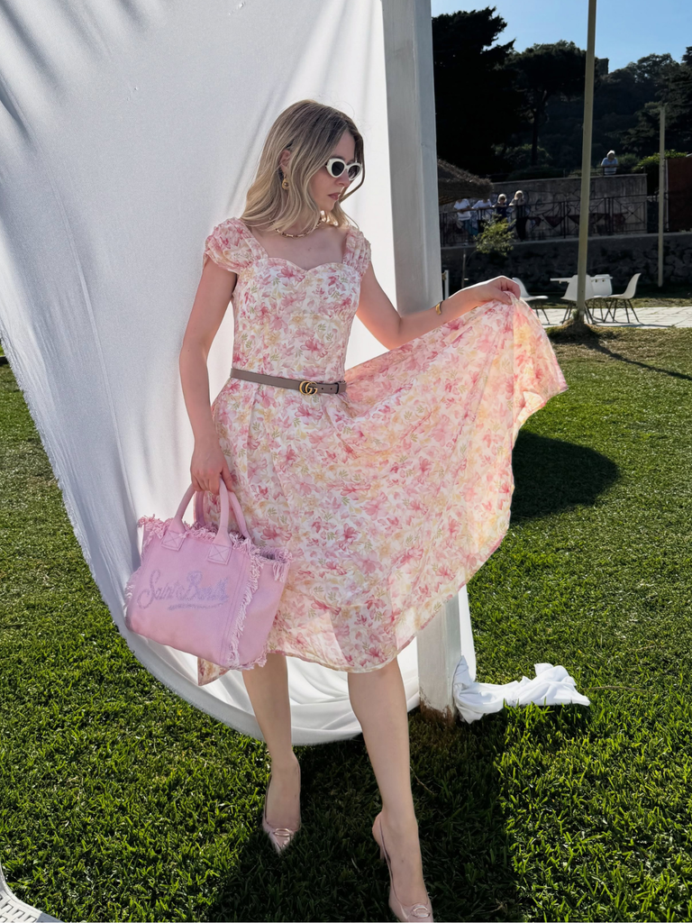 Robe rose floral décolleté cœur avec nœud années 50
