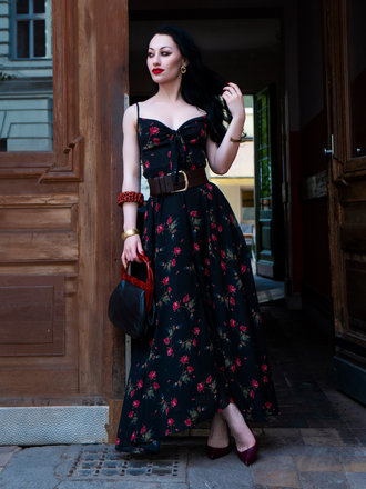 Robe nuisette noire bohème à fleurs col V années 1930
