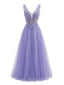 Longue robe violette tulle brodée et à col en V années 1950