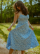 Robe midi bleu fines bretelles floral années 1950