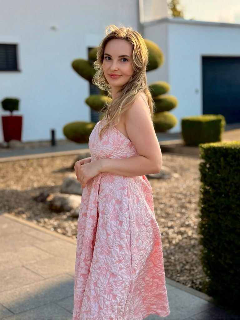 Robe midi rose fines bretelles floral années 1950
