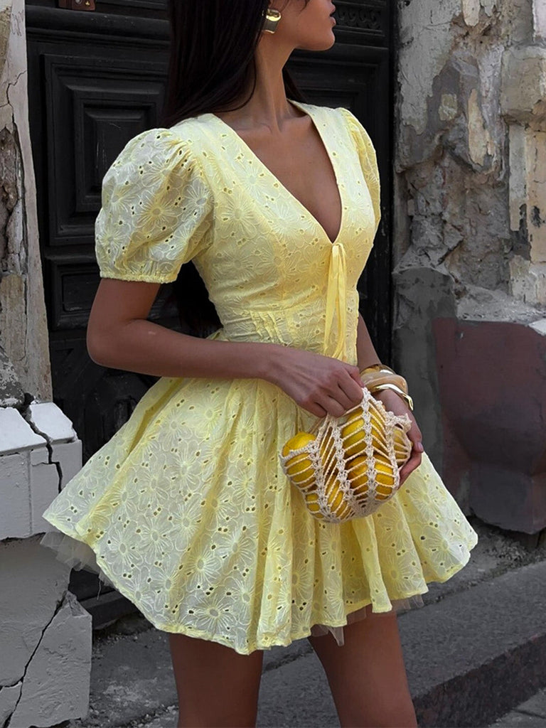 Mini Robe en Coton Brodée à Manches Bouffantes Col V Jaune Années 1960 4