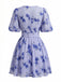Robe bleue col V manches bouffantes taille haute et motif floral années 1950
