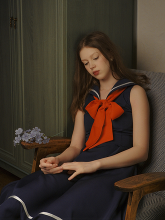 Robe swing sans manches marin nœud rouge années 1950