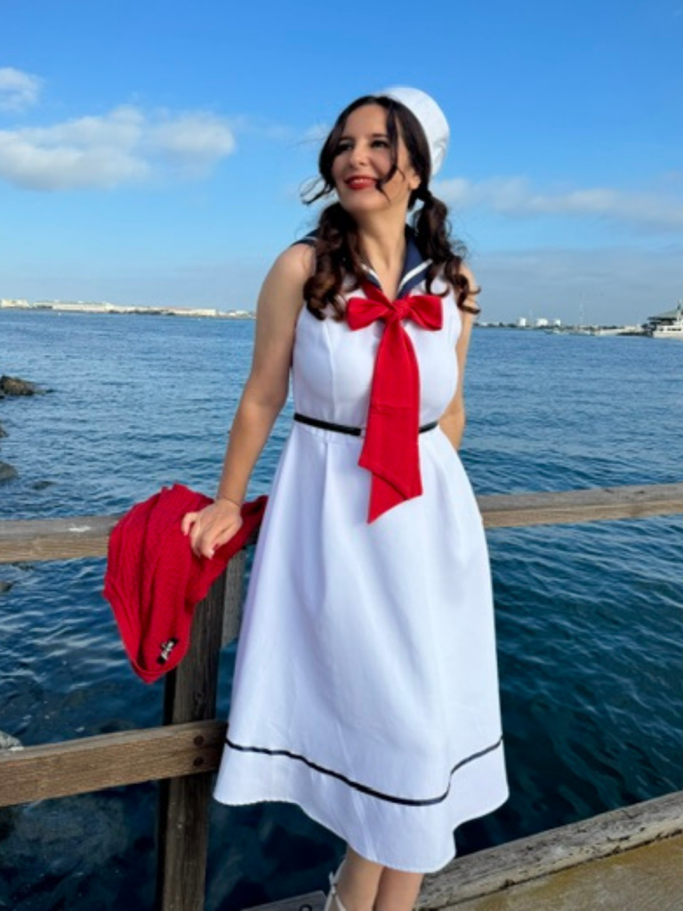 Robe swing sans manches marin nœud rouge années 1950