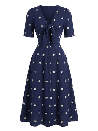 Robe Trèfle à Quatre Feuilles Col V Brodée Bleue Années 1940