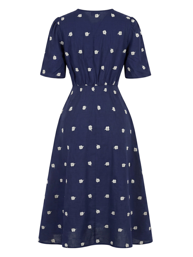 Robe Trèfle à Quatre Feuilles Col V Brodée Bleue Années 1940 2