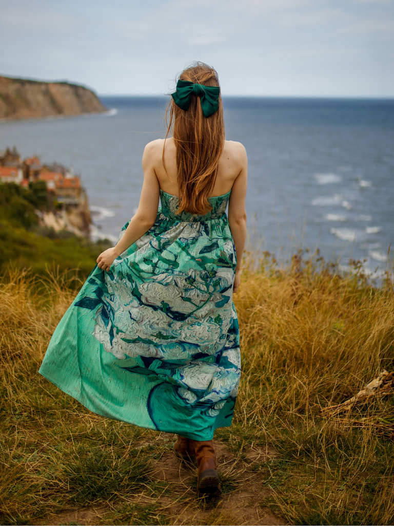 Robe bustier bleue motif nénuphars et décolleté cœur années 50