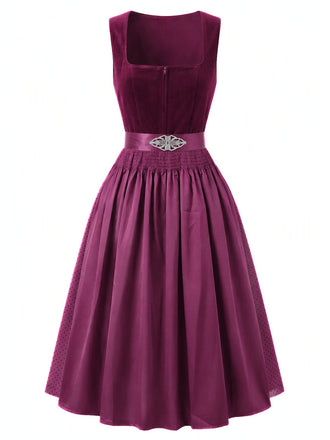 Robe à Col Carré en Velours à Pois et Tablier Prune Années 1950