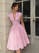 Robe évasée rose motif vichy col V revers et ceinture années 40