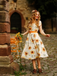 Robe orange motif tournesols et encolure cœur années 50