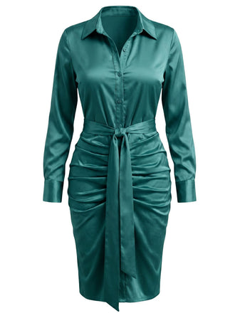 Robe-chemise en satin à taille froncée et nouée années 1960 - 6