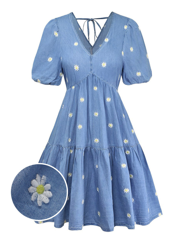 Robe Bleue Col V Marguerites Brodées Manches Bouffantes Années 1970