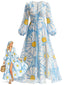 [Prévente] Robe longue bleue col V fente et grand motif marguerites années 70