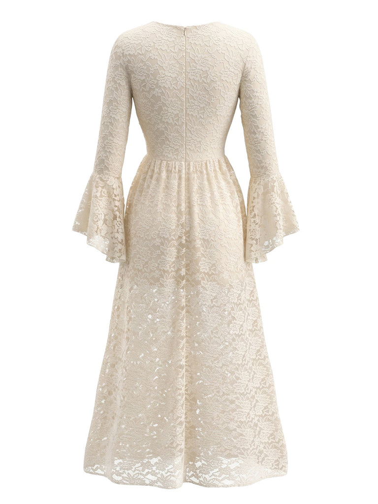 Robe longue beige en dentelle à manches cloche et taille froncée années 1970