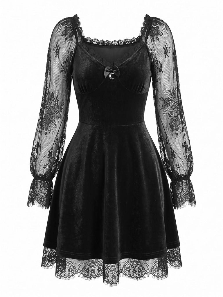 Robe mini gothique noire en velours et dentelle Années 1950