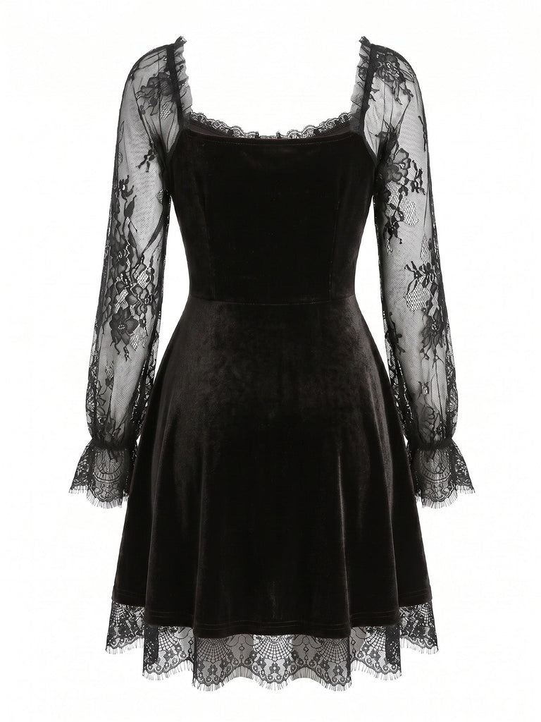 Robe mini gothique noire en velours et dentelle Années 1950