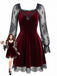 Robe mini gothique noire en velours et dentelle Années 1950