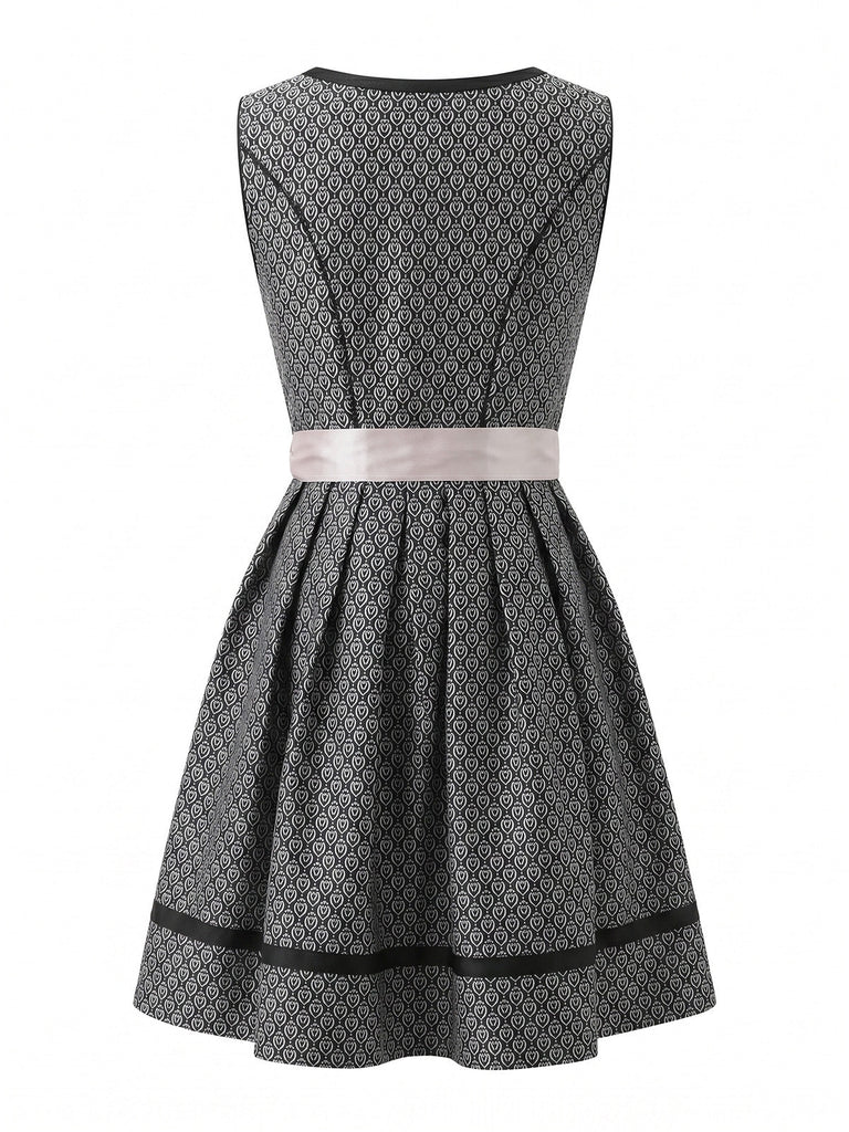 Robe Noire Col Carré & Tablier Dentelle Florale Années 1950 2