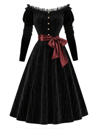 [Prévente] Robe noire en velours et dentelle à épaules dénudées et ceinture Années 1950