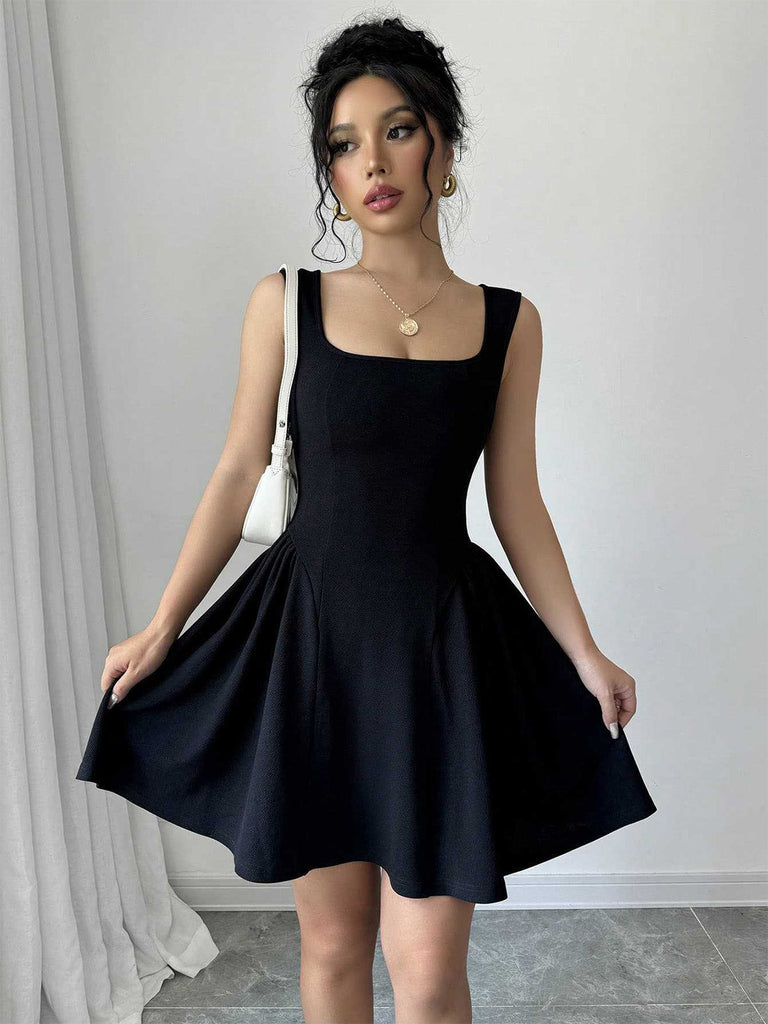 Robe courte unie à col carré années 1950