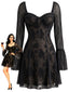 Robe courte noire à fleurs col cœur et manches cloche années 1970