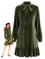 Robe courte vert foncé en velours à nœud et volants années 1970