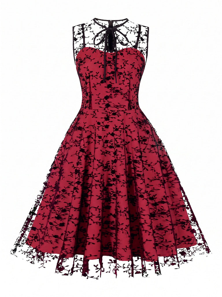 Robe en résille floquée florale sans manches à décolleté goutte d’eau années 1950