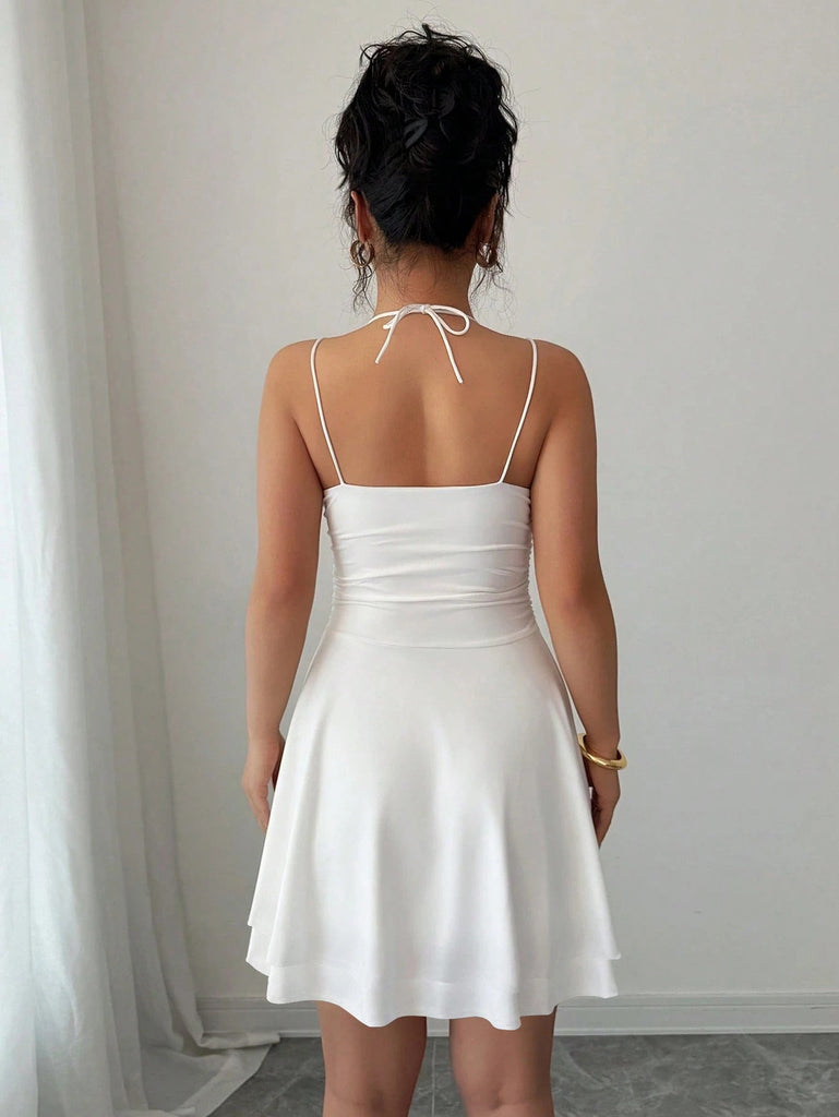 Robe courte froncée à col drapé et doubles bretelles années 1960
