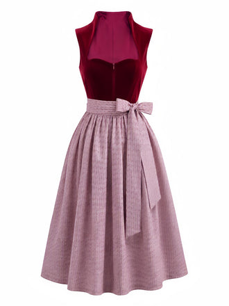 Robe bordeaux en velours à décolleté cœur avec tablier Années 1950