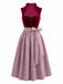 Robe bordeaux en velours à décolleté cœur avec tablier Années 1950