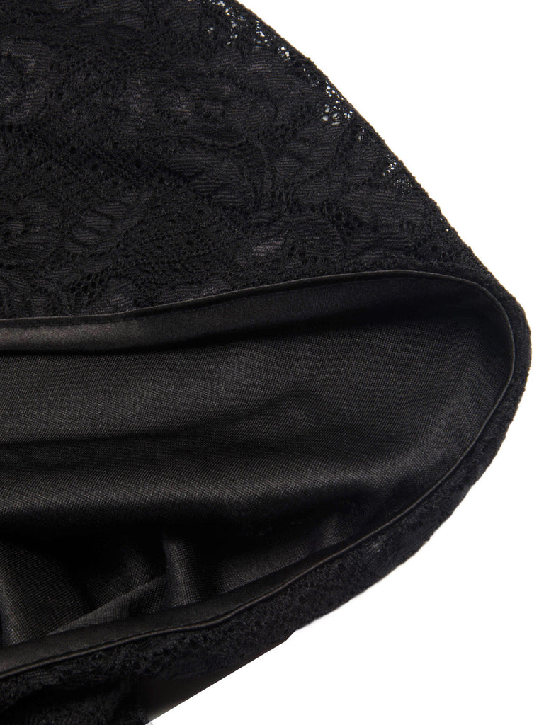 Robe longue gothique noire en dentelle à capuche et manches cloche années 1980