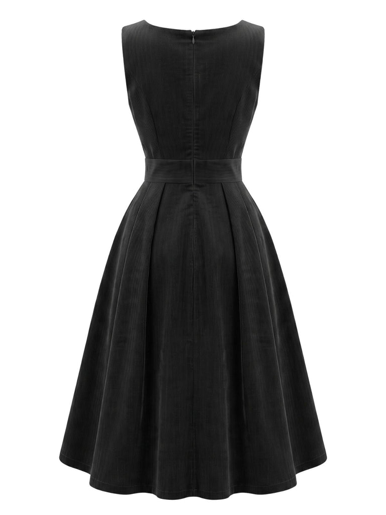Robe chasuble en velours côtelé plissé à décolleté V profond années 1950 - 7