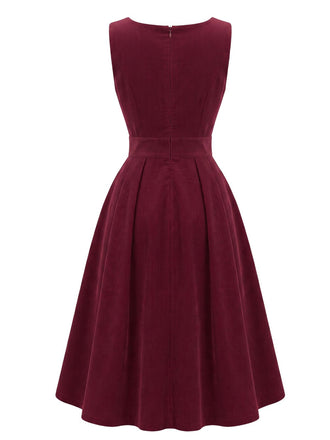 Robe chasuble en velours côtelé plissé à décolleté V profond années 1950 - 2